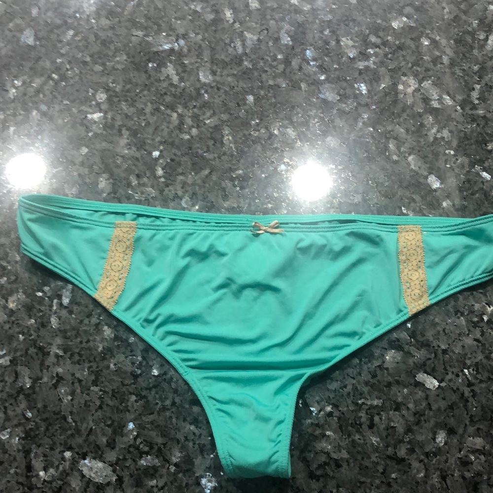 Mint g-string panty like new size 22/24